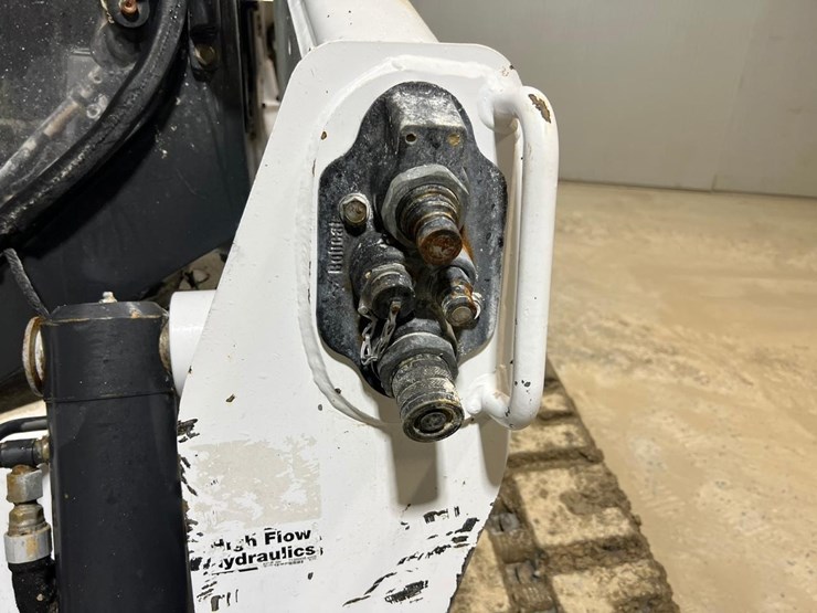 2022-bobcat-t870-image-11