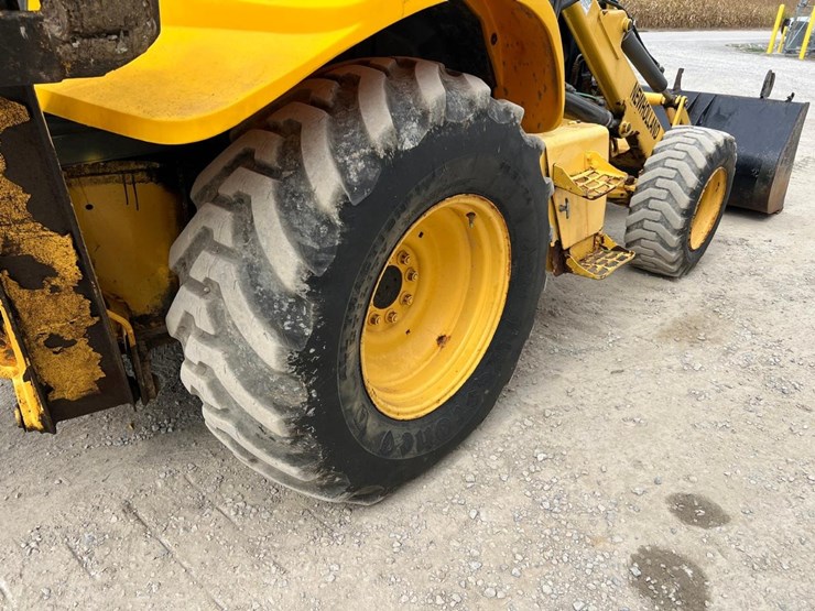 new-holland-b95-image-22