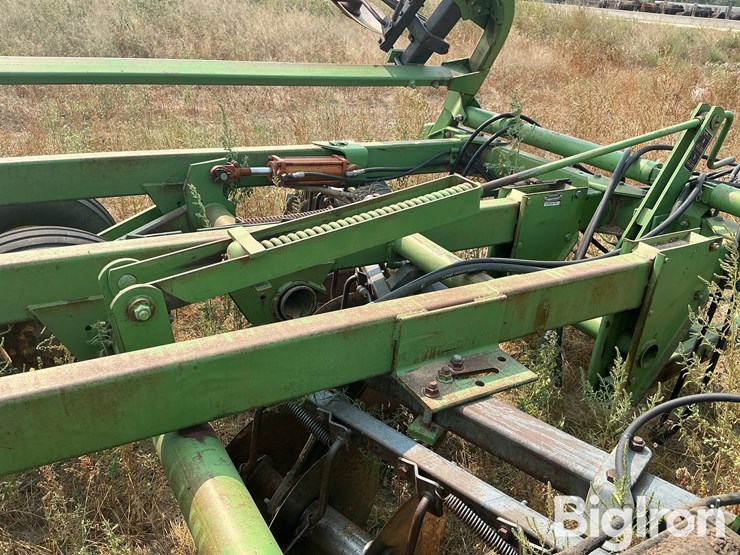 john-deere-235-image-16
