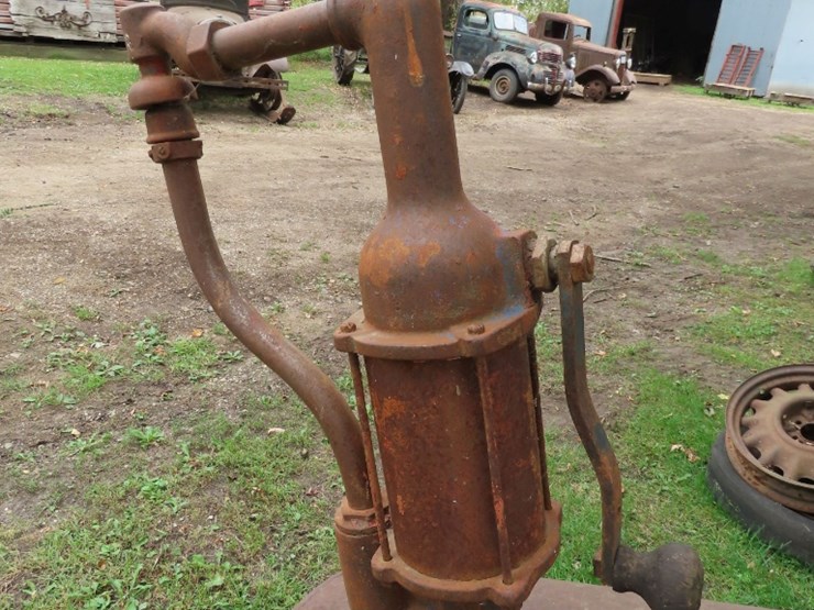 gas-tank-with-valves-on-wheels-image-5