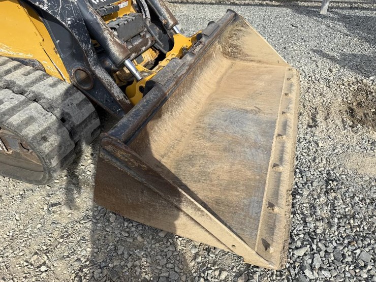 deere-331g-image-10