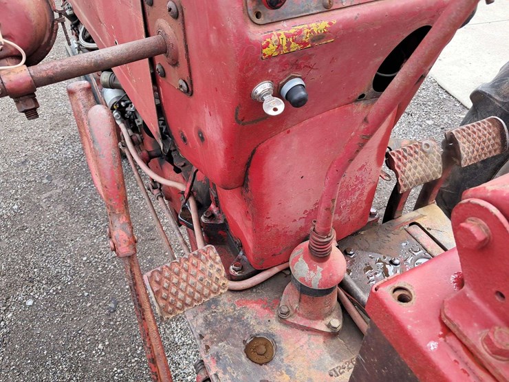 farmall-350-2wd-tractor-image-21