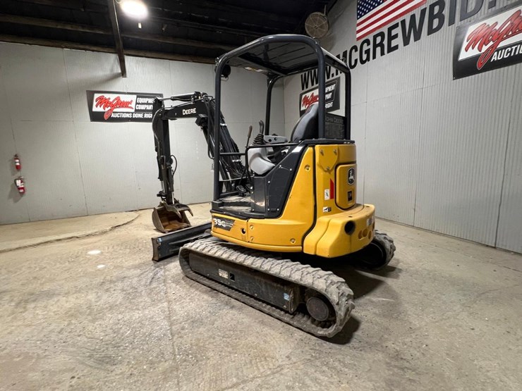 2022-deere-35g-image-3
