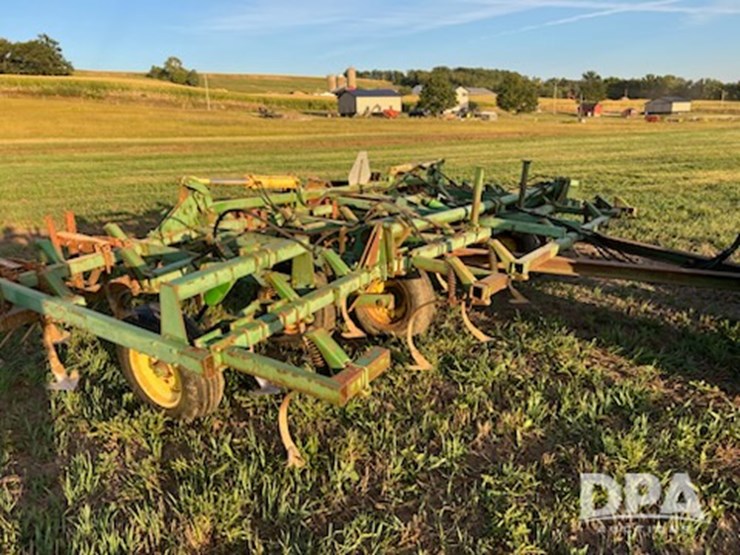 john-deere-1010-image-1
