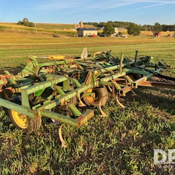 JOHN DEERE 1010