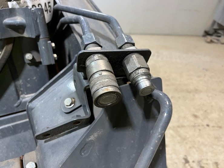 2016-deere-318g-image-12