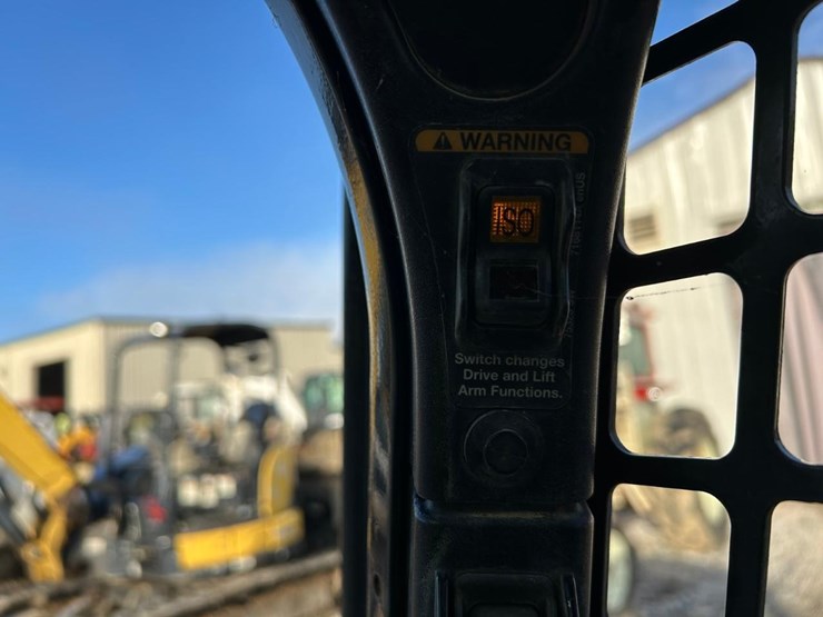 2017-bobcat-t740-image-25