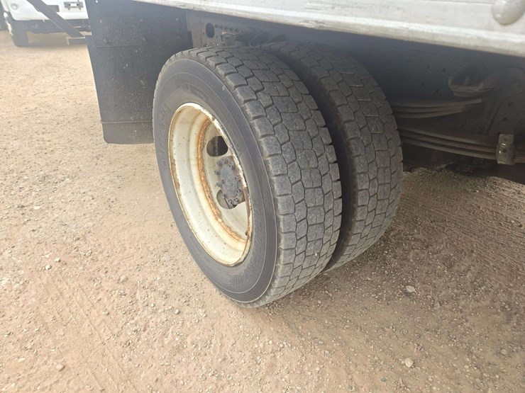 2019-hino-195-image-10
