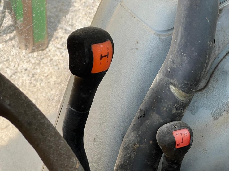 new-holland-t5050-image-17