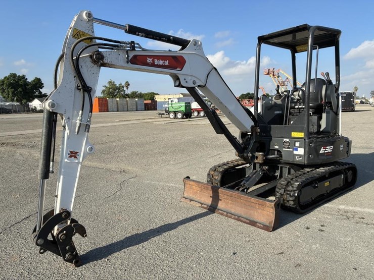 2024-bobcat-e32-image-1