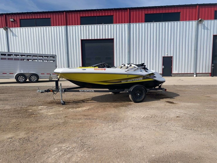 2020-scarab-party-jet-boat-image-1