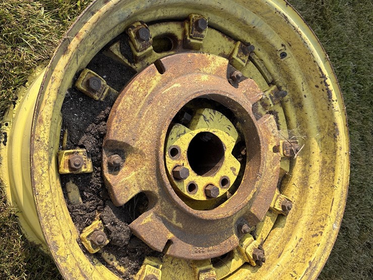 john-deere-32-image-13