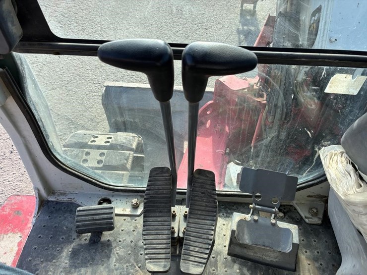 2016-takeuchi-tb280fr-image-21