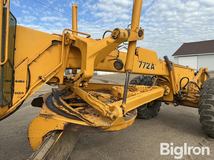 1982-deere-772a-image-14