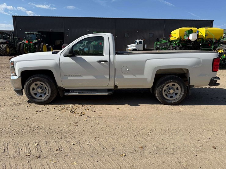 2018-chevrolet-1500-image-2