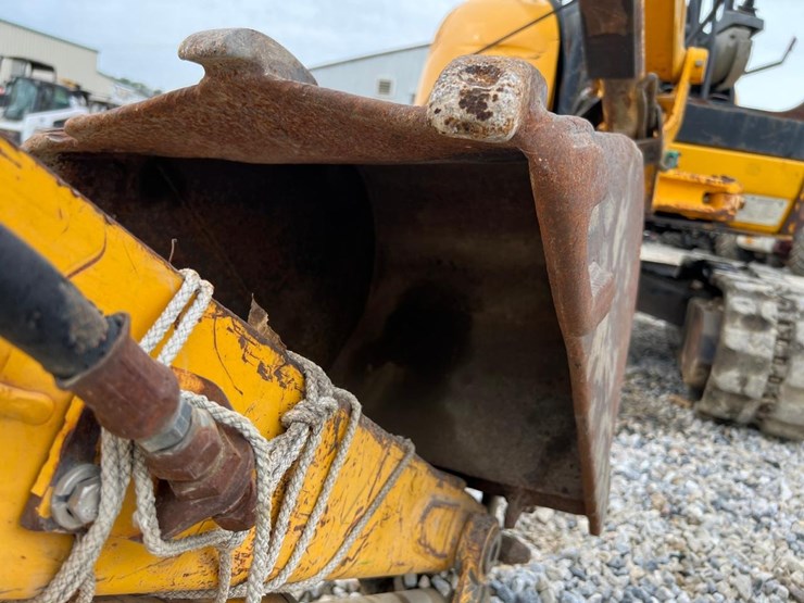 jcb-8032-image-11