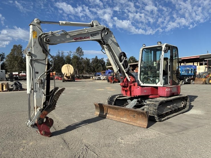 2016-takeuchi-tb280fr-image-1