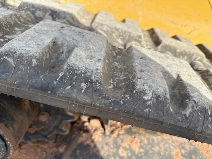 deere-323e-image-51