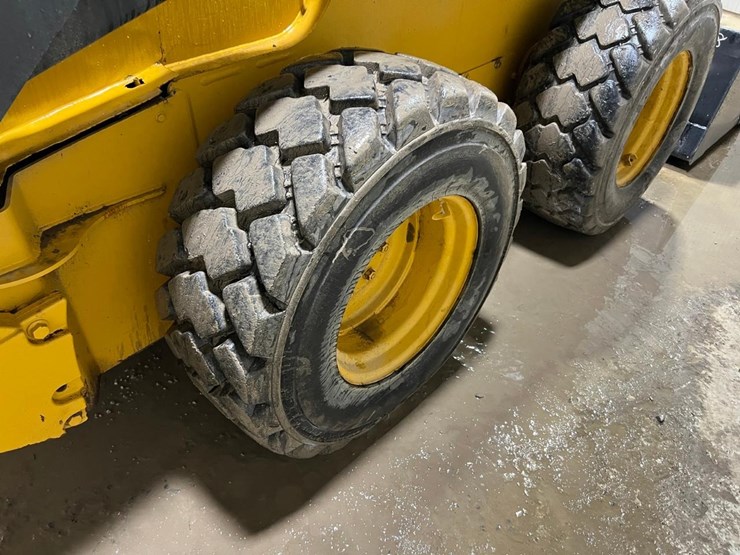 deere-332e-image-15
