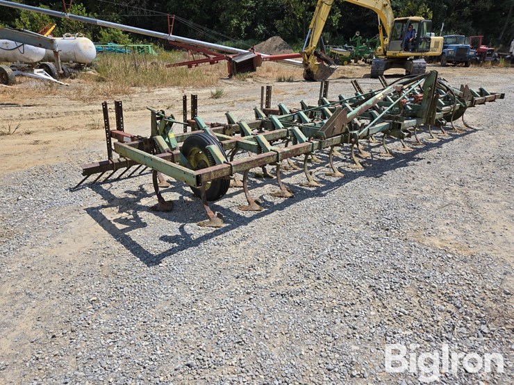 john-deere-1100-image-3