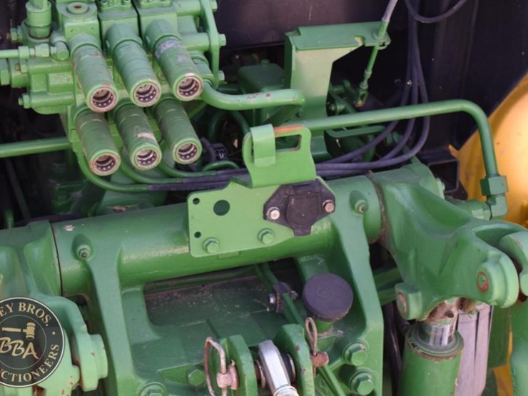 2017-john-deere-6120e-image-29