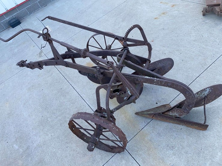 horse-drawn-2-bottom-oliver-plow-image-3