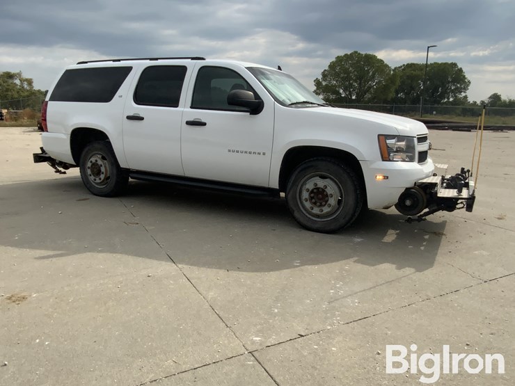 2008-chevrolet-suburban-2500-ls-image-3