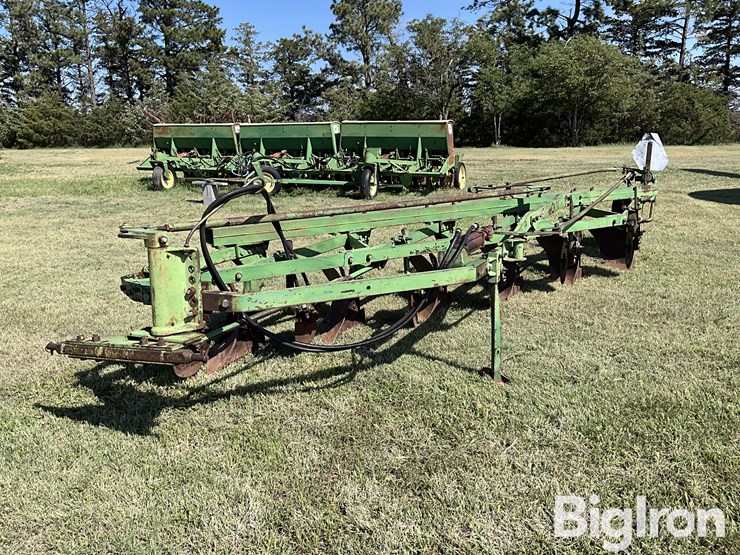 john-deere-f145-image-1