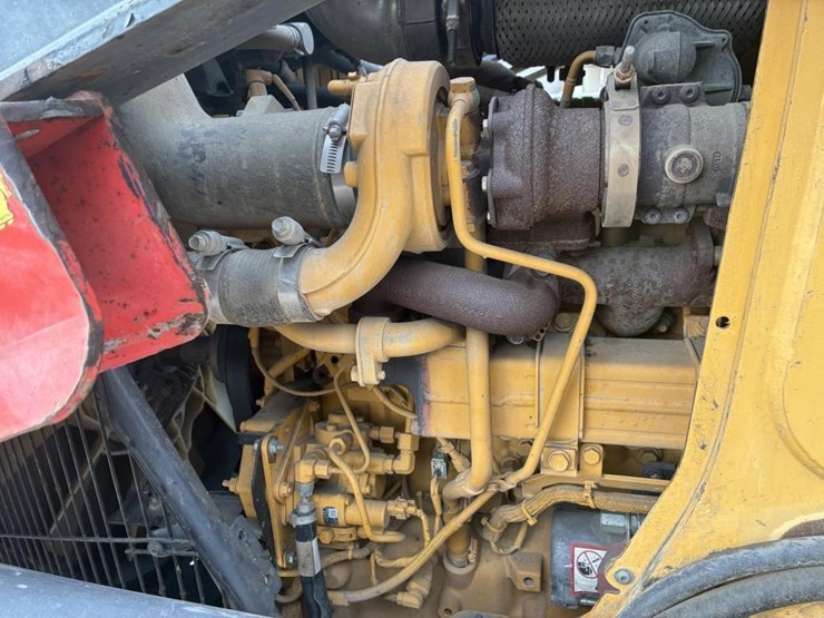 2015-deere-210l-image-16