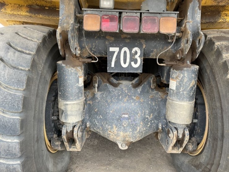 2015-komatsu-hd605-7e0-image-20