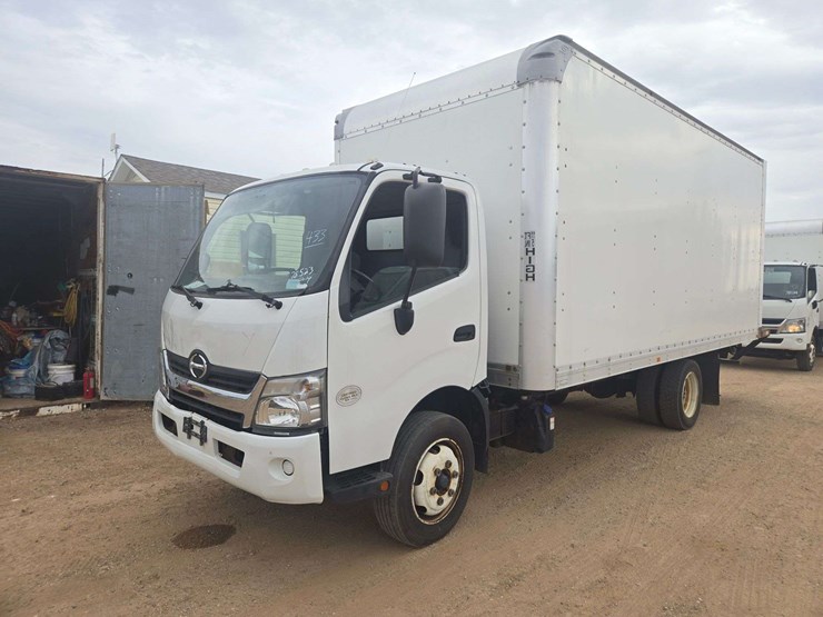 2019-hino-195-image-1
