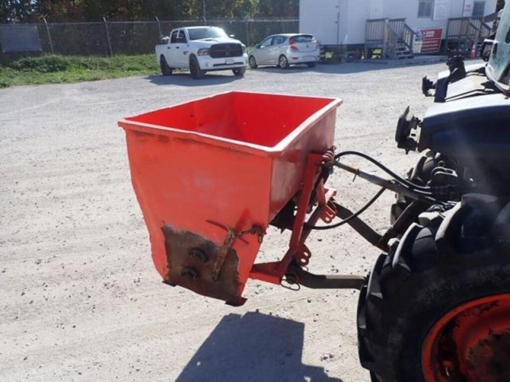2016-kubota-m7040d-image-38