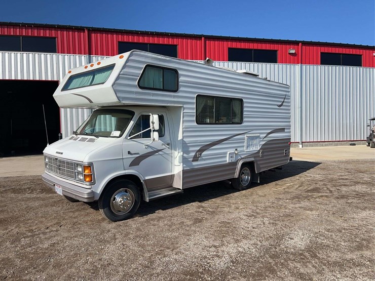 1980-sportsman-b-300-motorhome-image-1