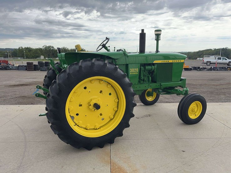 john-deere-3020-image-4