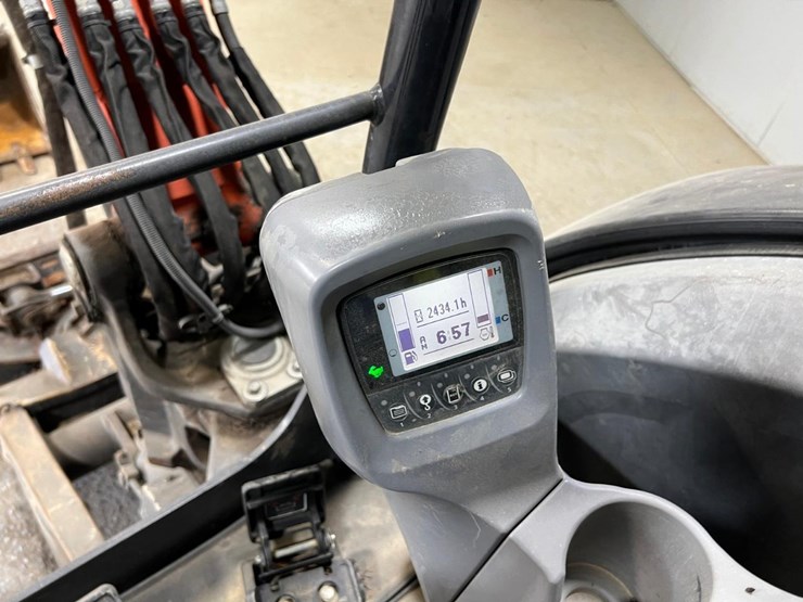 2020-kubota-kx040-4-image-29