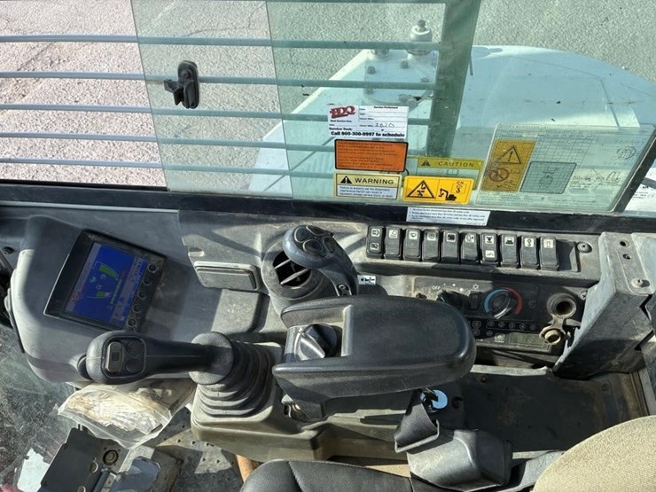 2016-takeuchi-tb280fr-image-21