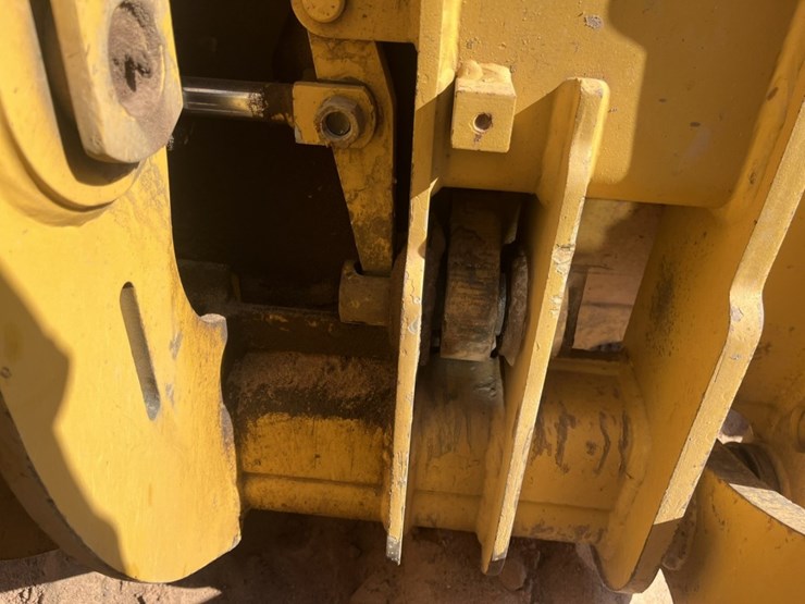 caterpillar-928g-image-14