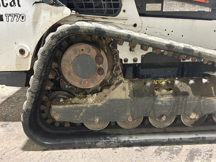 2015-bobcat-t770-image-17