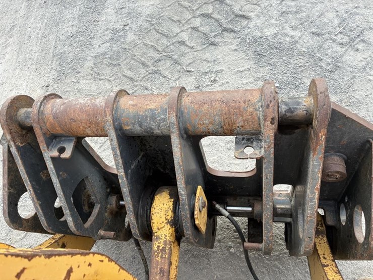 2015-komatsu-wa380-8-image-7