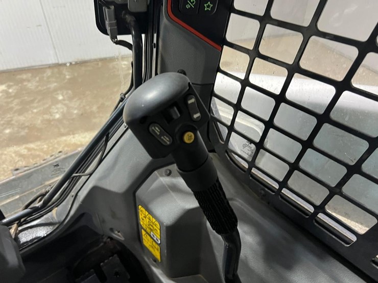 2022-bobcat-t66-image-27