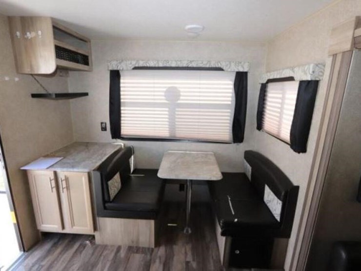 2020-catalina-241rls-travel-trailer-5zt2canb1lu034-image-12
