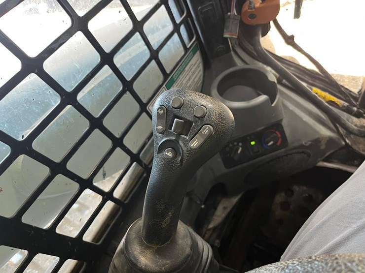 2019-bobcat-t870-image-36