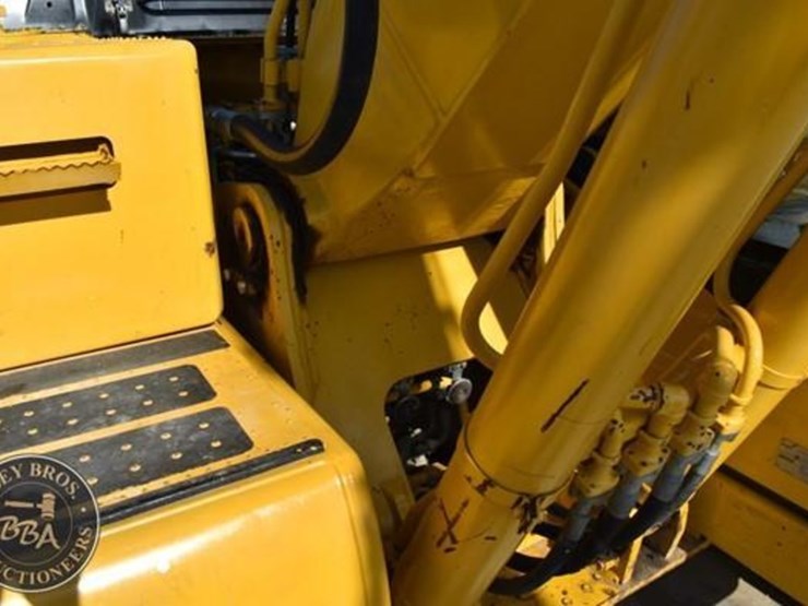 2014-komatsu-pc210-10-image-50