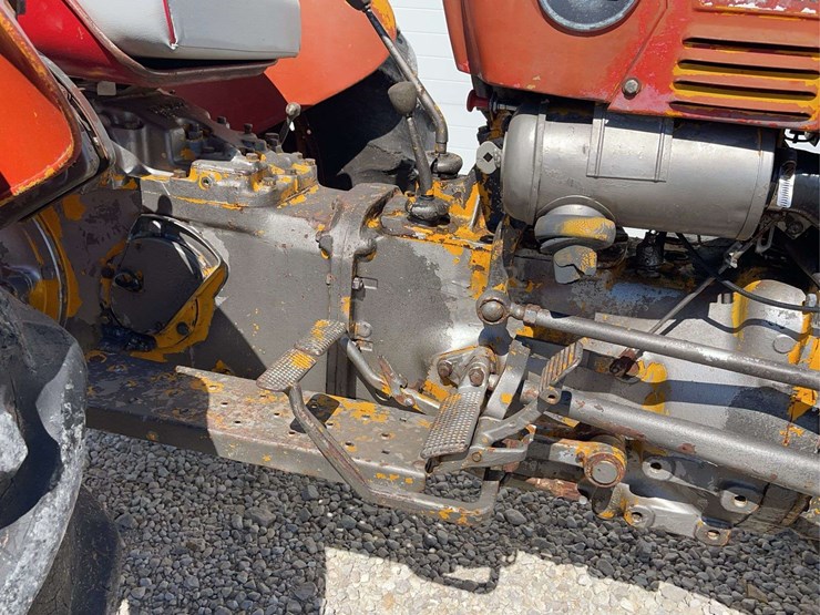 massey-ferguson-135-image-26