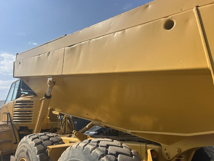 2005-caterpillar-725-image-18