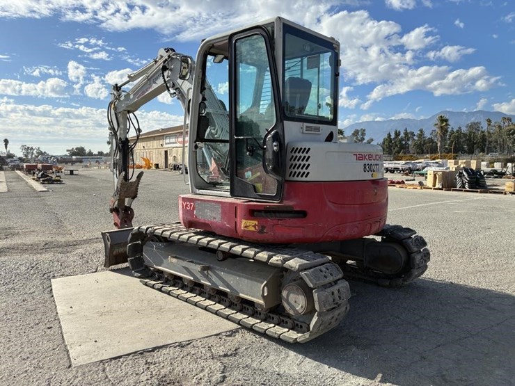 2016-takeuchi-tb280fr-image-4