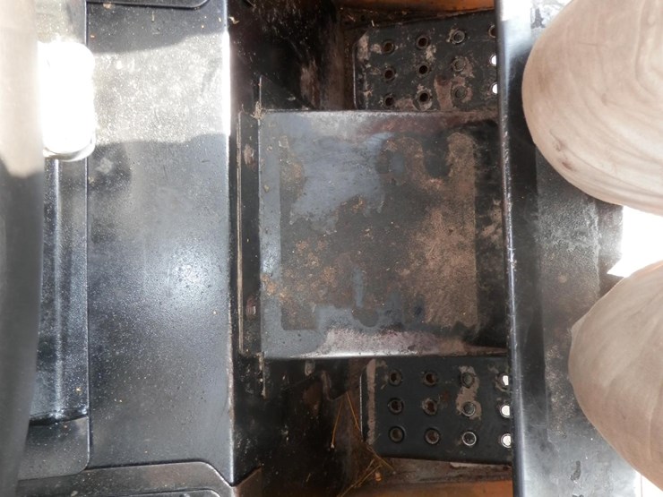 deere-320-image-11