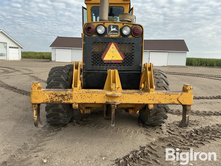 1982-deere-772a-image-9