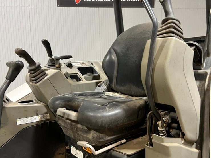 2020-bobcat-e32-image-26
