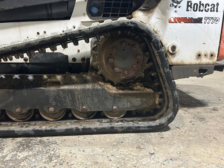 2015-bobcat-t770-image-15